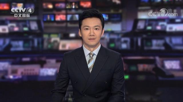 准备充分，张韬直播表现出色，康辉称赞其有才华有颜值