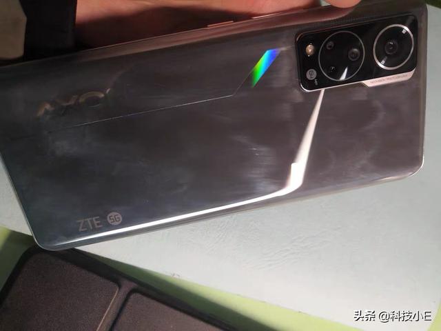 友商爆发，骁龙870+20GB+256GB大内存跌至2598元，还有屏下摄像头