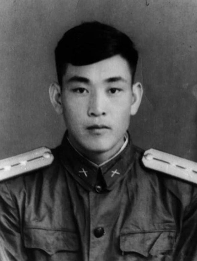 老人隐瞒身份61年，连妻女都不知晓，直到女婿用“组织”一词诈他