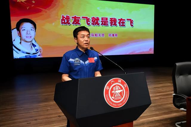 苦训24年无缘“飞天”，航天员邓清明：人生最坏，不过是大器晚成