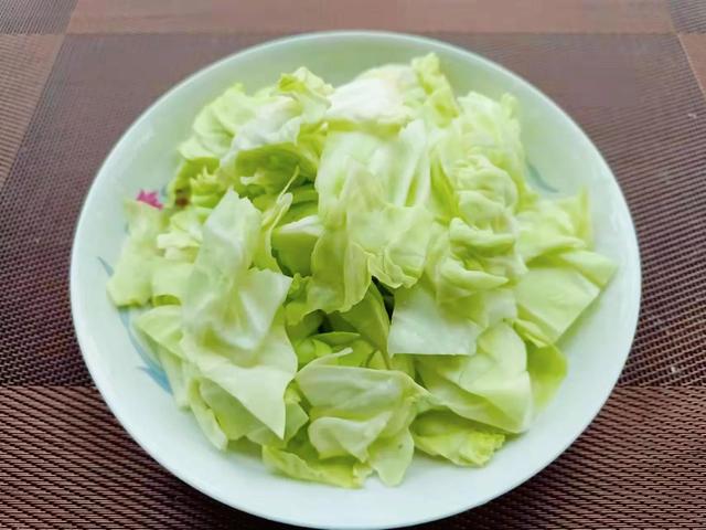 清明节吃青团时也要给家人做道焖菜，含优质蛋白，助力提高免疫力