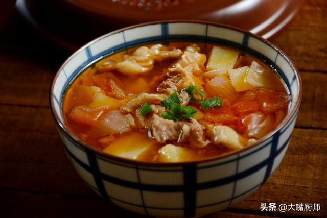 炖牛肉香料越少越好，牢记“3加2不加”，牛肉软烂不柴，香浓不腥