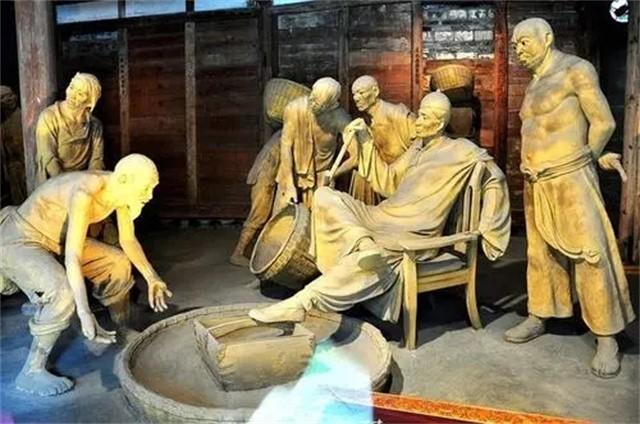刘文彩最后的日子，房檐飞来几只乌鸦，下人驱赶却被他阻止：罢了