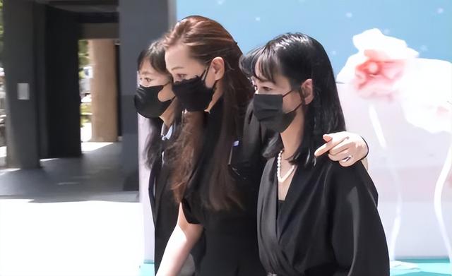 一个月内送走两位至亲，王馨平难过到欲哭无泪，个人状态很不理想