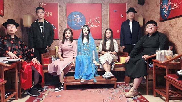 新兴行业成色情温床，大量年轻人为追求“精神高潮”，正沉迷其中