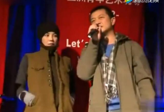 51岁李亚鹏再当爸！王菲“满脸的嫌弃”成全了老李“双重的幸福”