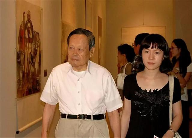 杨振宁：翁帆为了我付出了太多时间，她十七年来都是早睡