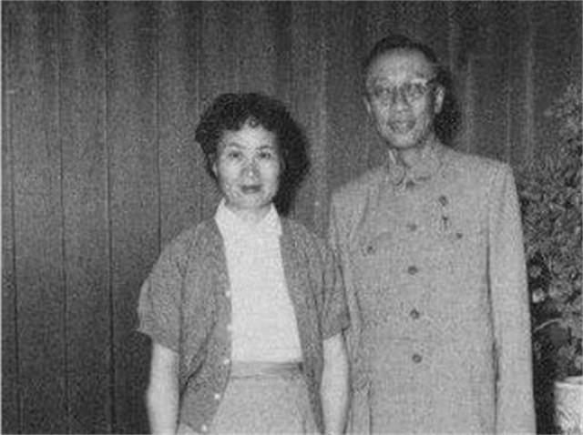 1967年，溥仪去世后以何规格安葬？周总理：尊重爱新觉罗家族历史