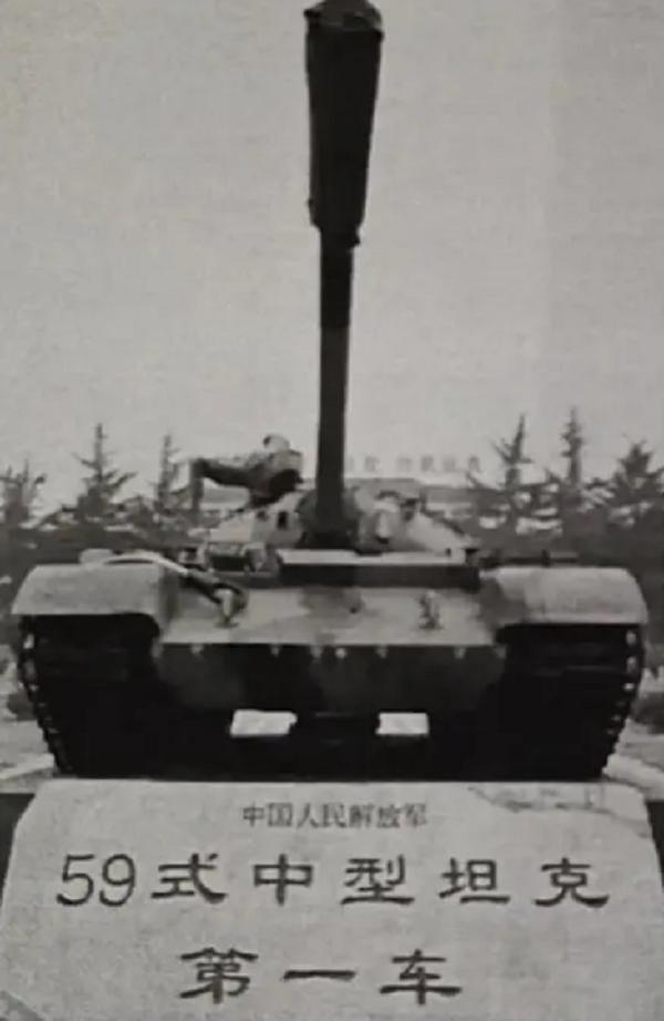 许光达逝世后，骨灰盒安置引发争议，毛主席：放到它应该放的地方