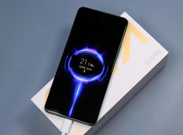 一小时爆销13万台！Redmi K50：天玑8100、2K我都有，但只要2399