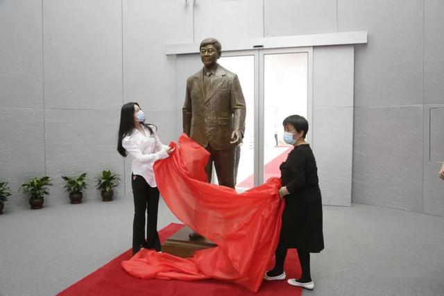 牛根生退出蒙牛、张瑞敏退休，还有人去世或出事，哪些大佬隐退了