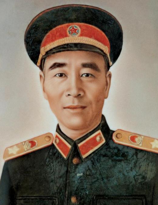 49年林彪得知汪静宜苦等他22年后，托秘书送去一张照片：再寻良配