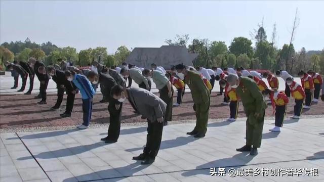 现场：礼兵起灵护送150名烈士迁葬