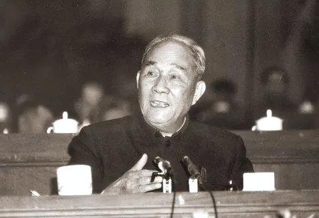 江西老农闯最高检察院被拦，情急之下以身犯险，一首军歌证明身份