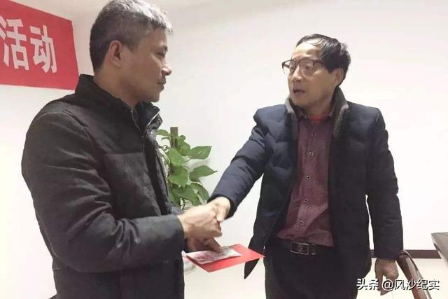 2017年江苏男子离婚两个月，前妻突患白血病，为救前妻他一夜白头