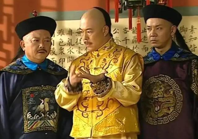 皇帝的一天如何度过？乾隆3点起床，7点翻牌子开始“枯燥”的一天