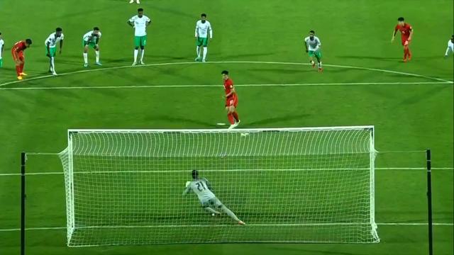 国足1-1沙特背后：逼平不仅靠运气，李霄鹏3次换人喜忧参半