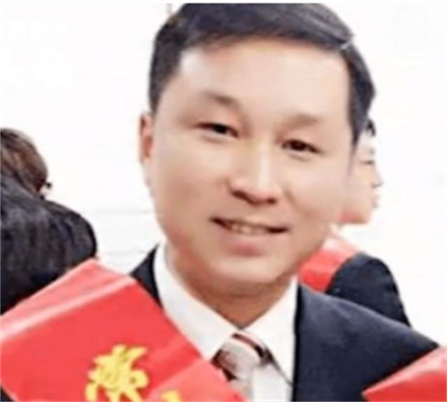 姚志刚：辞去银行行长自主创业，亏损230万后却因送外卖走红