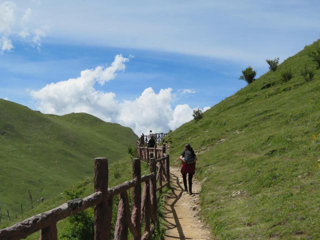 藏在懸崖上的寺廟，1300多年曆史，如今成小衆景點