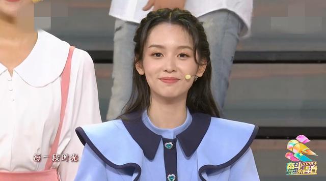 五四晚会：千玺成熟了，关晓彤妆容撞型鞠婧祎，赵丽颖变化好大