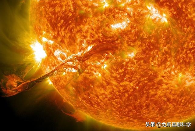 隔着遥远的距离，科学是怎么知道恒星温度的？看看恒星有多亮就行