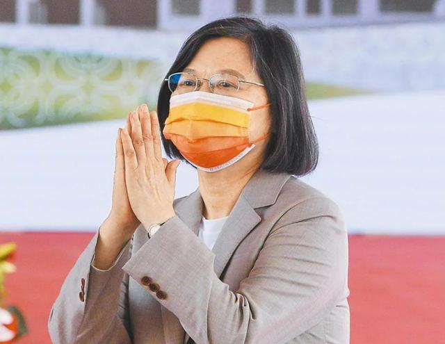 台军大举练兵之际，山东舰被拍到现身台湾海峡，疑似通过金门外海