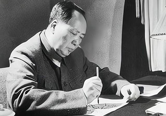 伟人深夜送章士钊两只鸡，李银桥不明，章士钊：这是给我的回话