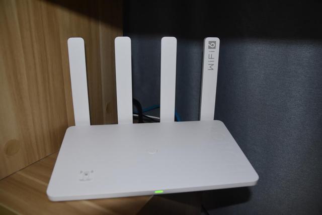 荣耀路由4 Pro化繁为简，躺平也能畅享高速WiFi