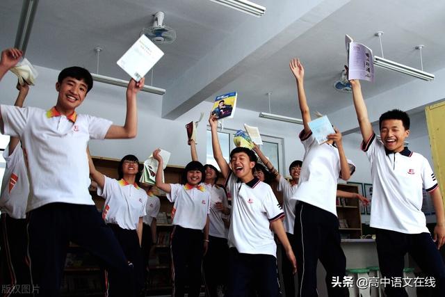 2022年全国名校模考作文（47）对“高学低就”现象有何看法？