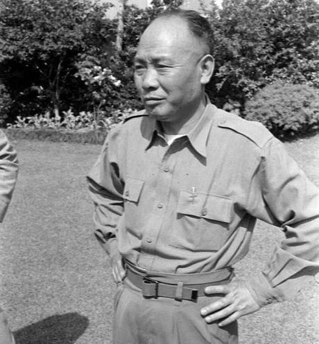 1950年耿飚回湖南老家，恰巧碰到陈明仁：还记得当年的赌约吗？