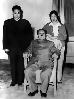 1976年毛主席逝世，毛岸青未能送葬，毛新宇：父亲一直很想念爷爷