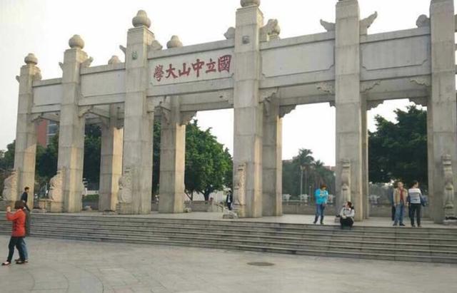 重庆谈判时期，戴季陶出言嘲讽毛主席，毛主席的回复引起一片掌声