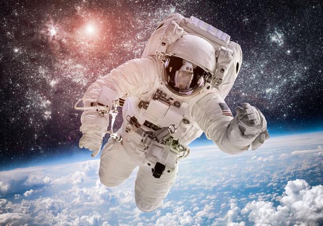 在太空6个月，航天员怎么处理卫生问题？回来身上是不是臭的？