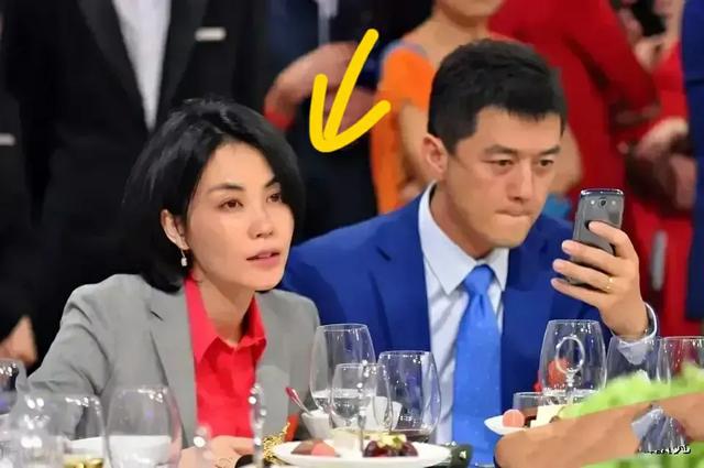 51岁李亚鹏再当爸！王菲“满脸的嫌弃”成全了老李“双重的幸福”