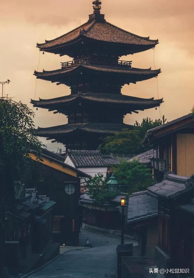 敬君子方显有德，怕小人不算无能退一步天高地阔，让三分心平气和