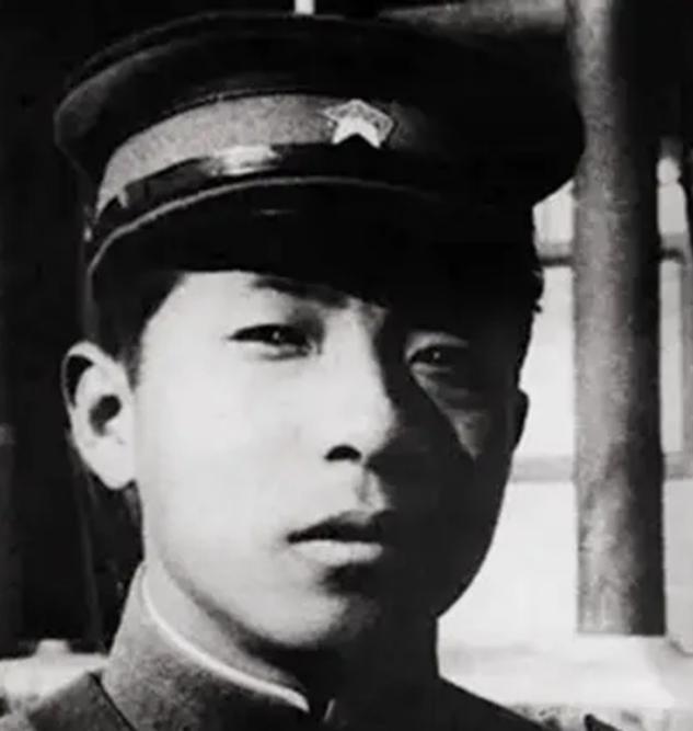 1994年张学良唯一活着的儿子回国，飞机上请人照顾：64岁不会汉语
