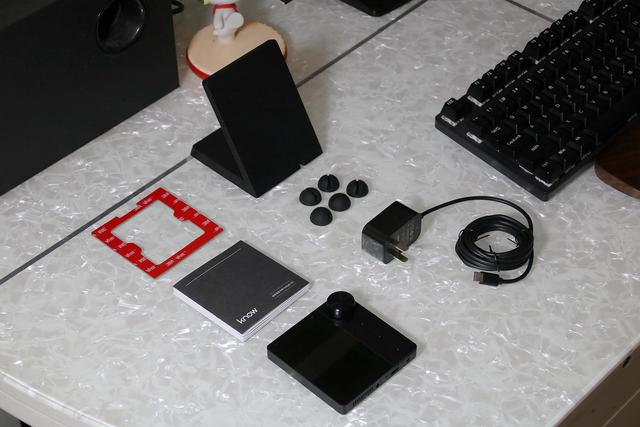终于有一款能轻松控制全屋智能产品的高颜值中控了
