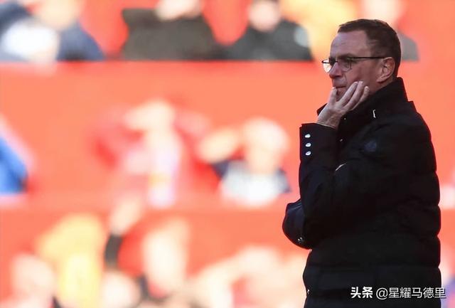 被打服？曼联主帅派5后卫仍0-4！赛后直言丢人：利物浦已领先6年