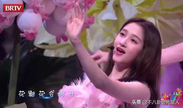 12位女星卫视春晚状态！杨颖唐嫣美得亮眼，关晓彤大长腿厉害了