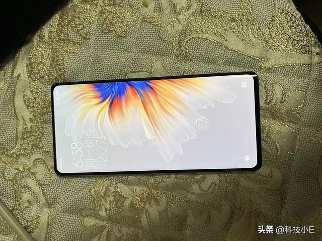 小米大跳水，120W快充+屏下摄像头，不到一年官方直降1600元