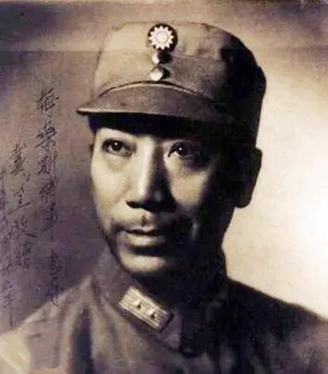 1938年秘书给毛主席点了一根烟，主席随后将他调离：这个人有问题