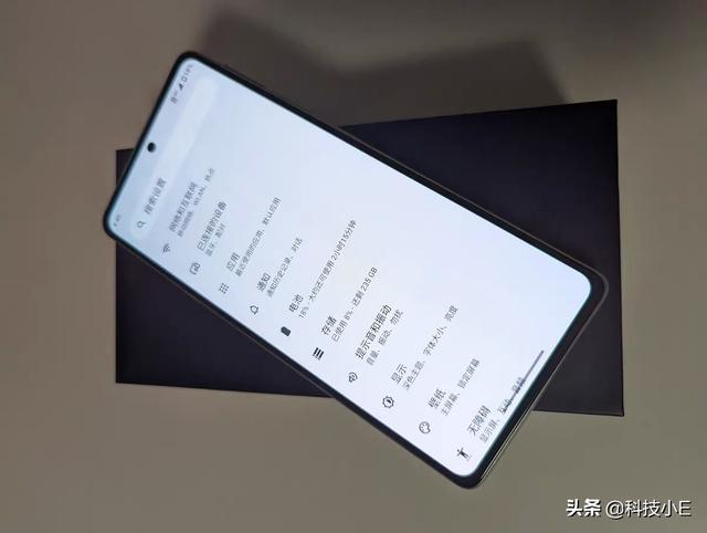 跌至2399元，五千电池+8GB+144Hz高刷，售价亲民的骁龙8Gen1手机