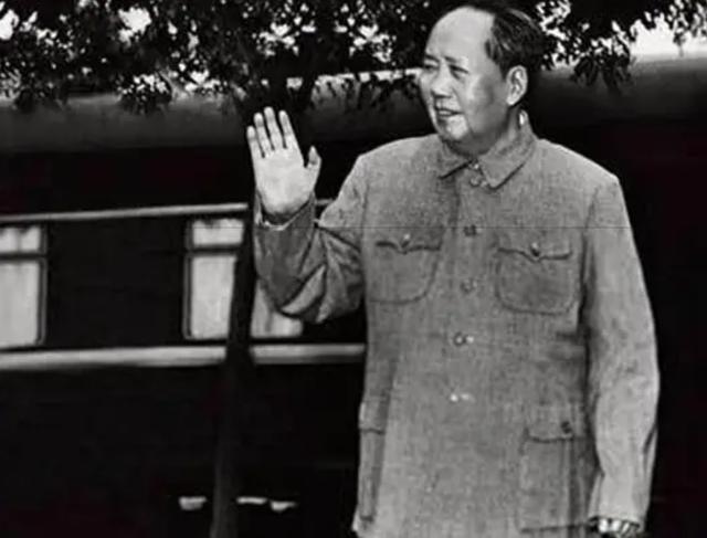 重庆谈判时期，戴季陶出言嘲讽毛主席，毛主席的回复引起一片掌声