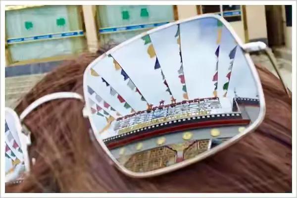 “镜片业华为”走向世界，又一张中国新名片