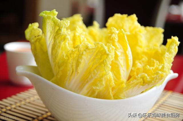 月子期间，别光喝汤，3种“高纤维”蔬菜要多吃，促消化且营养高