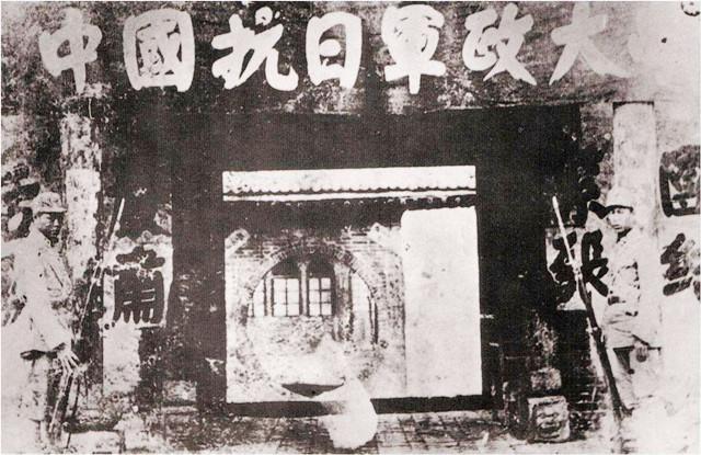 1938年秘书给毛主席点了一根烟，主席随后将他调离：这个人有问题