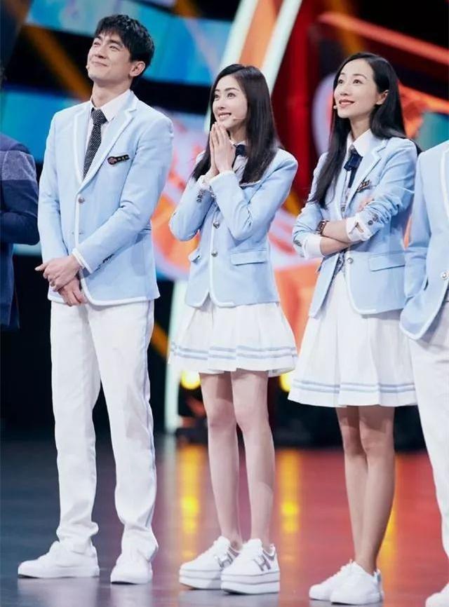 在参加《快乐大本营》时,她和160的吴昕站在一起,两人身高不相上下