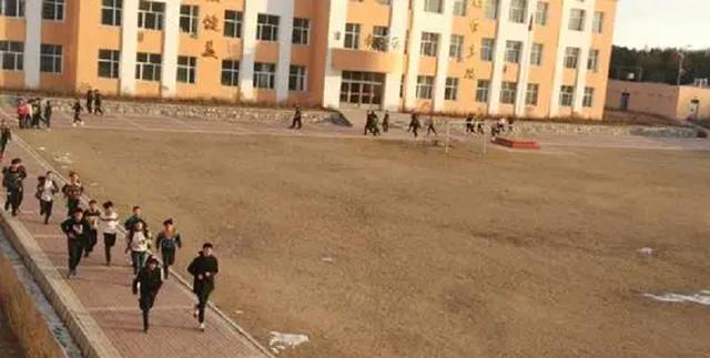 每年花任正非4亿美元，15年后，何庭波研究成果“备胎”一夜转正