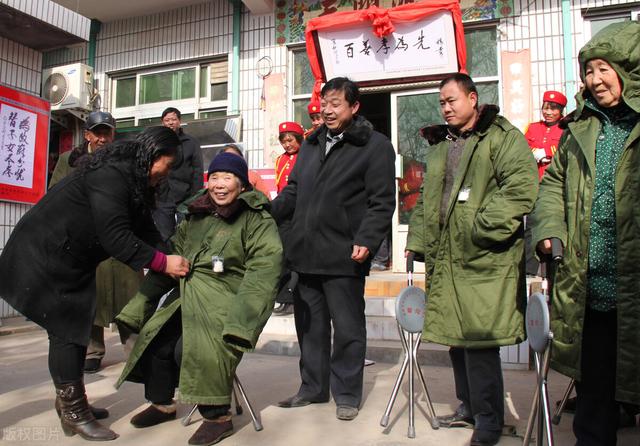 三十岁才明白的道理：穷不怪父，父孝不比兄，苦不责妻，气不凶子