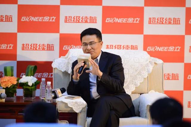 金立手机创始人：一赌输掉7亿美金，负债200亿跑路，至今去向成谜